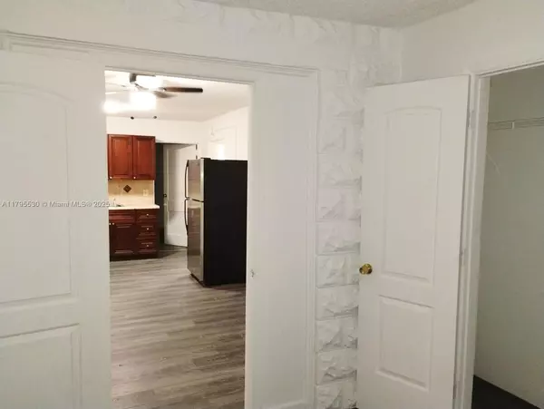 605 S J St #2, Lake Worth, FL 33460