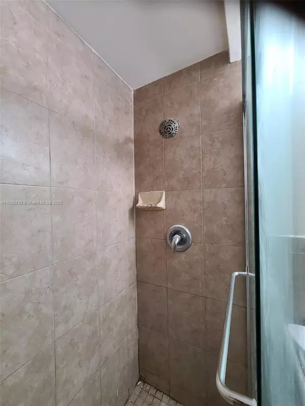 Fort Lauderdale, FL 33316,2424 SE 17th Cswy #114B