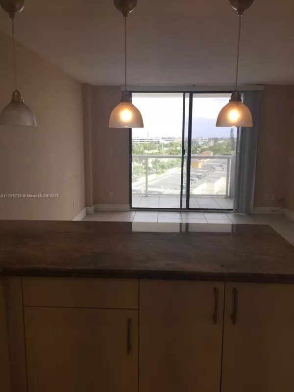 North Miami, FL 33181,13499 Biscayne Blvd #713