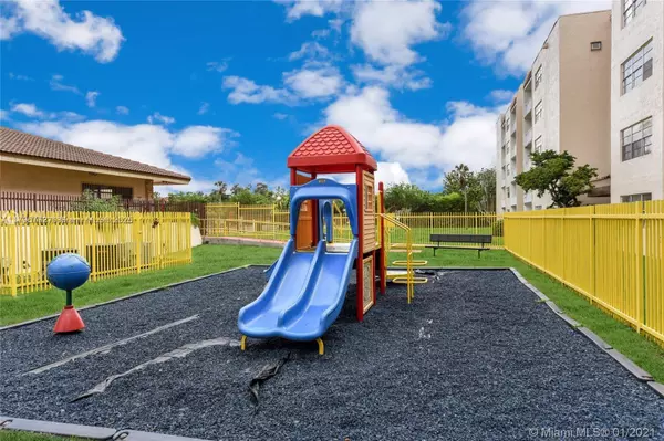 Hialeah, FL 33015,6950 Miami Gardens Dr #2-411