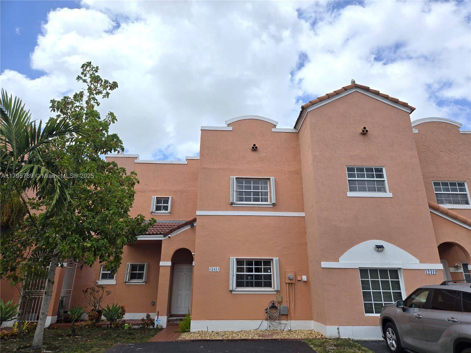 12423 NW 7th Ln, Miami, FL 33182