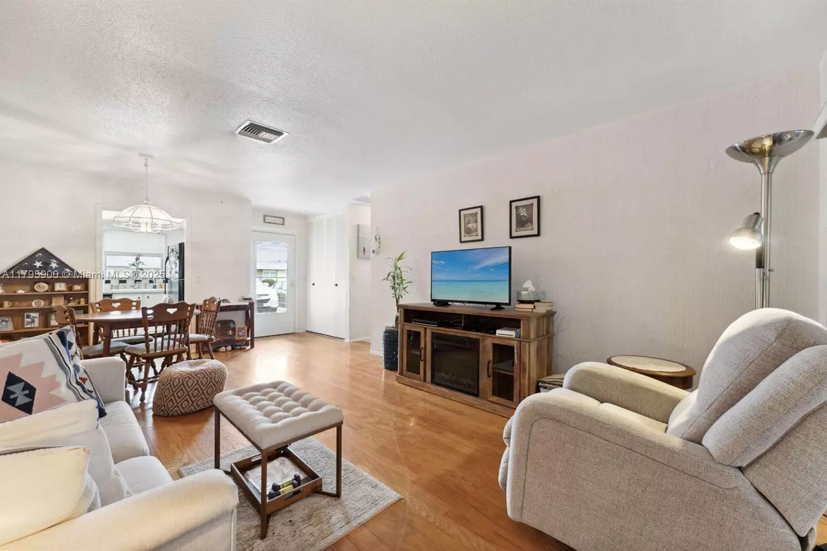 West Palm Beach, FL 33415,2935 W Crosley Dr #B