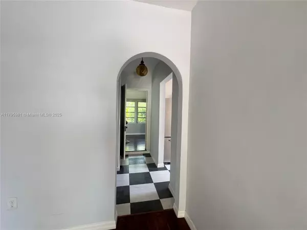 Miami, FL 33161,315 NE 110th St #2