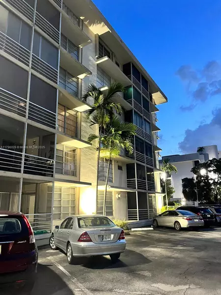 1750 NE 115th St #108, Miami, FL 33181