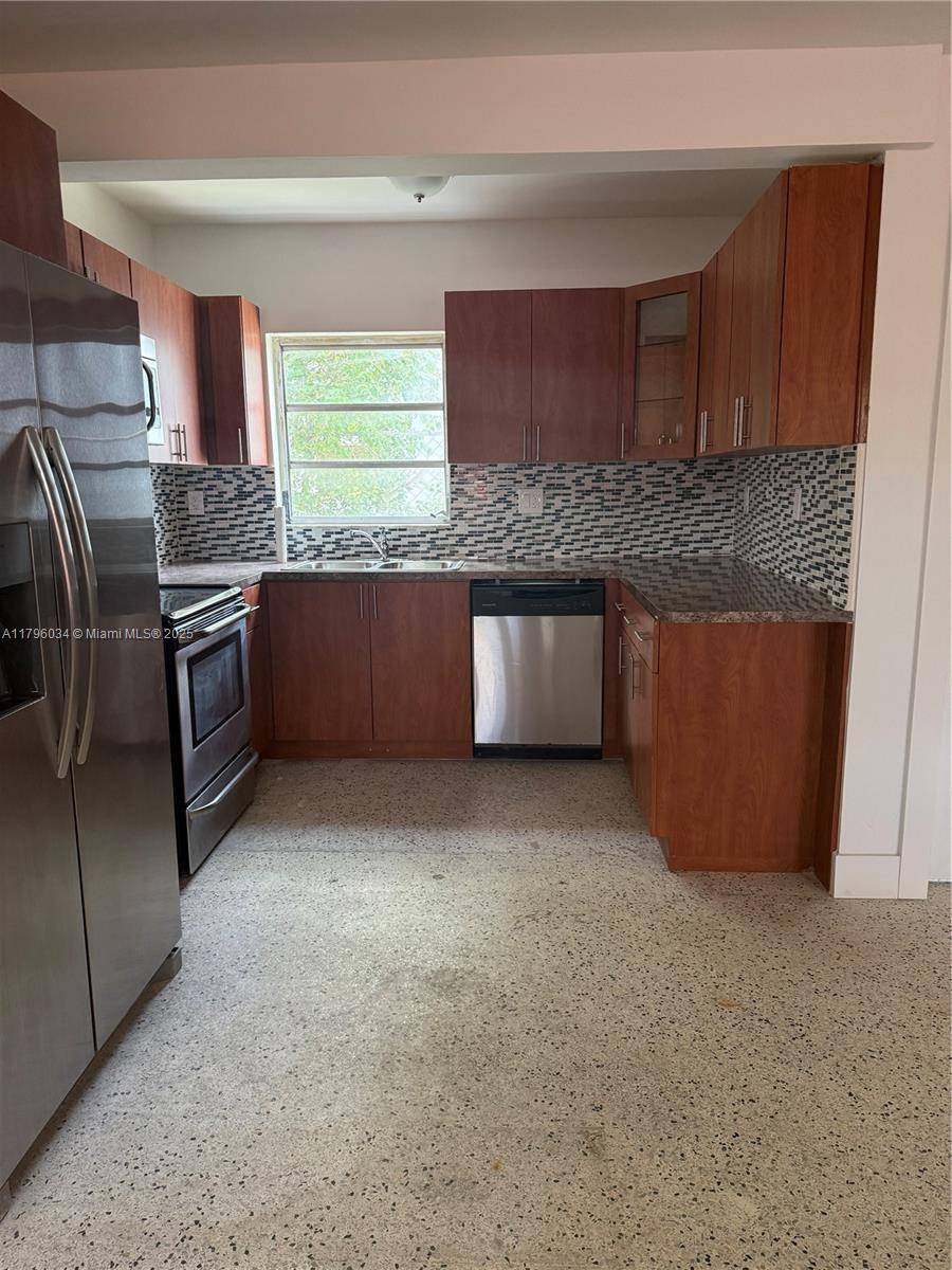 Miami, FL 33155,6473 SW 25th St
