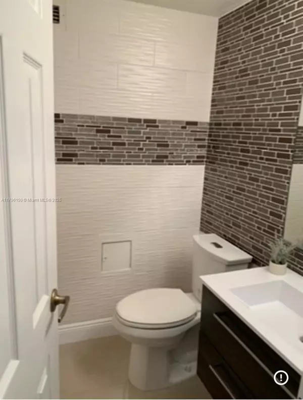 Hollywood, FL 33019,2501 S Ocean Dr #1228