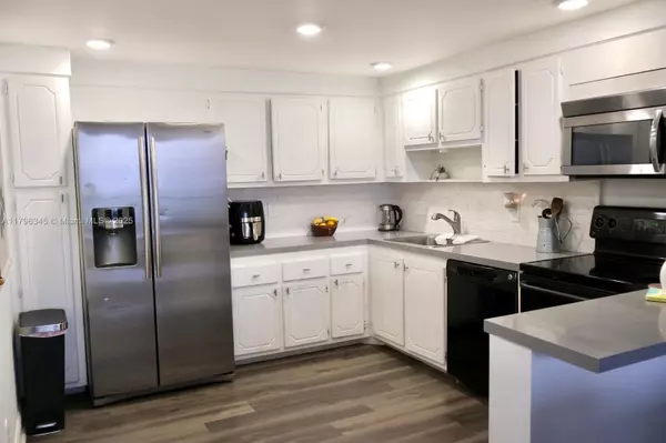 North Miami, FL 33181,13499 Biscayne Blvd. #610