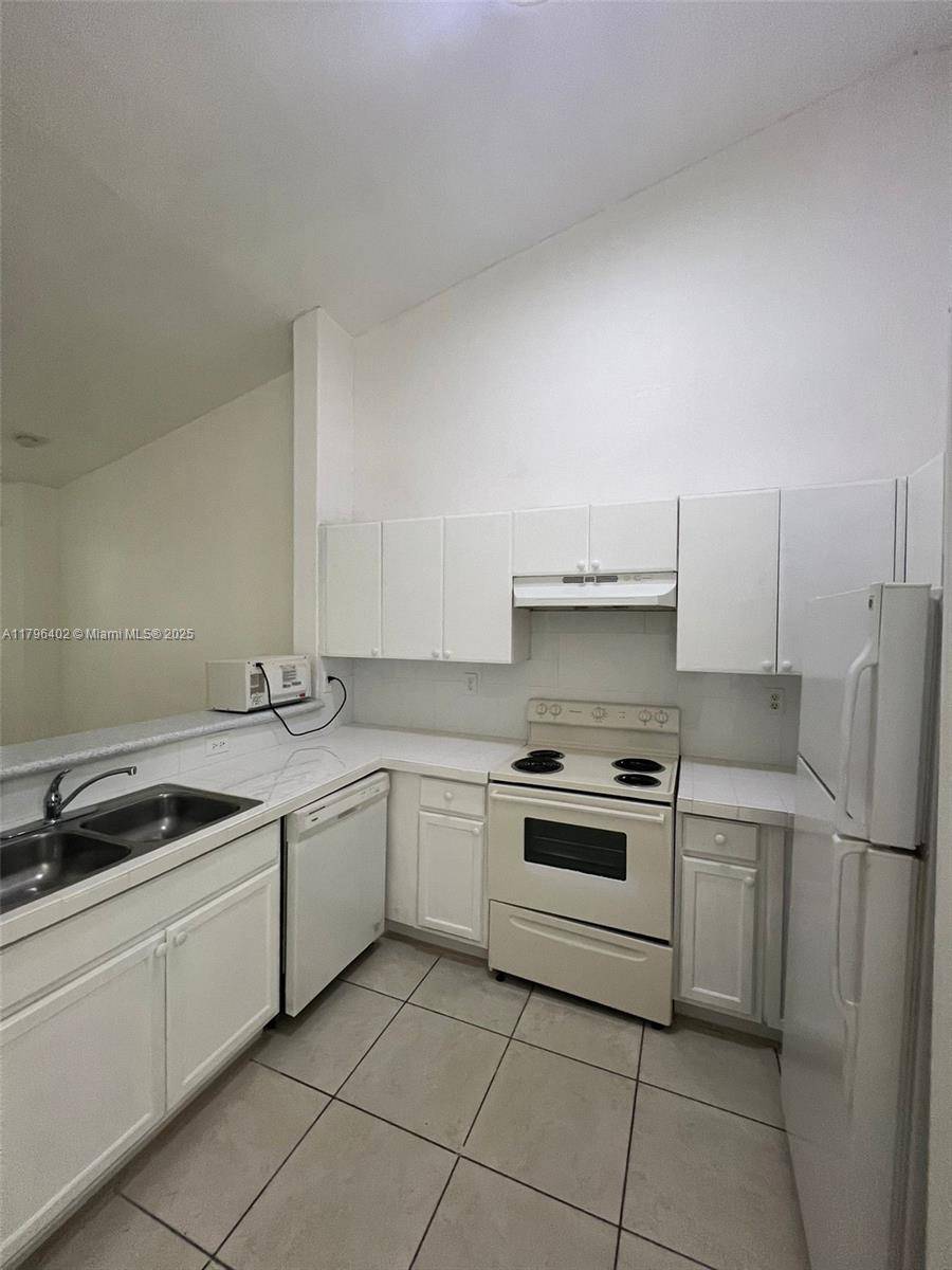 1661 SE 28th St #206, Homestead, FL 33035