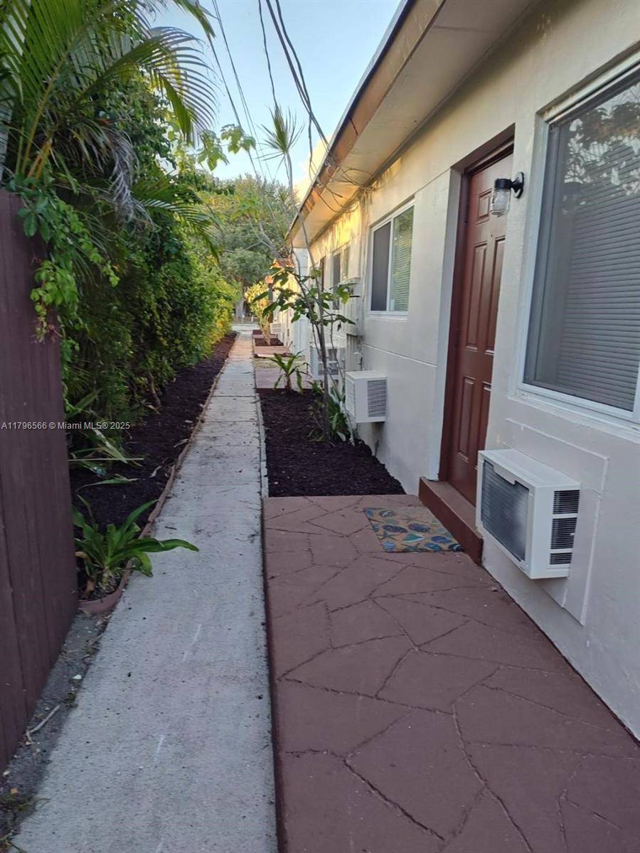 Hollywood, FL 33020,2246 Fillmore St