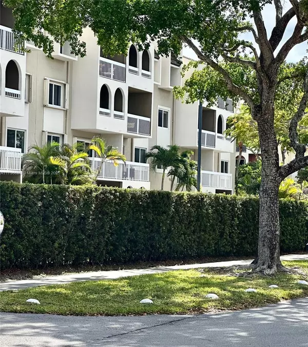 Miami, FL 33143,7701 Camino Real #A-401