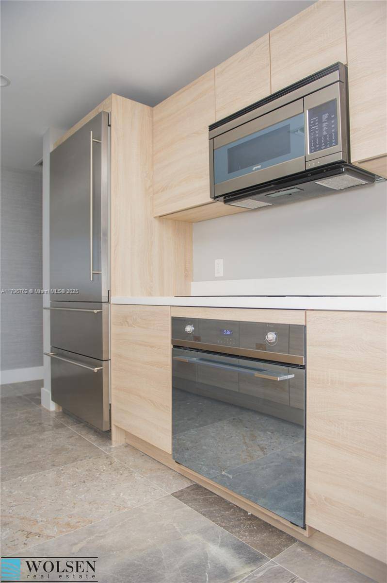 North Miami Beach, FL 33160,16385 Biscayne Blvd #2615