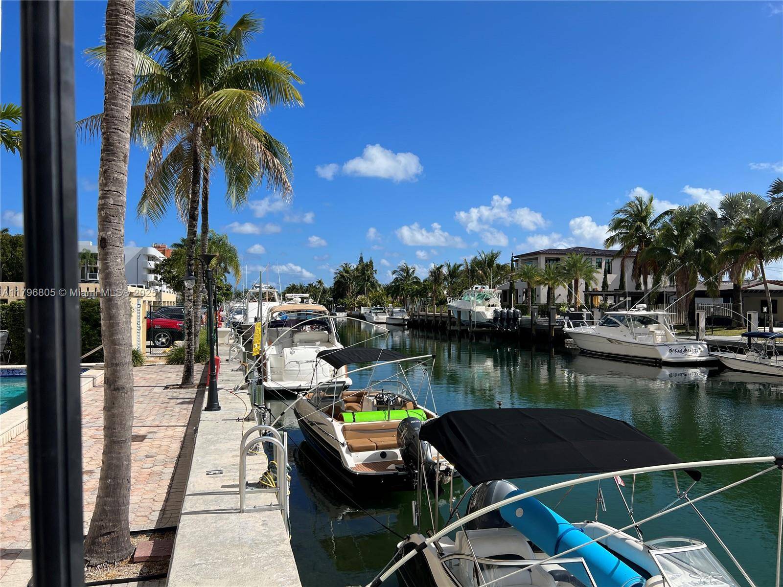 North Miami, FL 33181,2350 NE 135th St #704