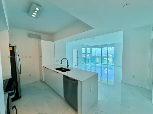 Miami, FL 33131,950 Brickell Bay Dr #3410