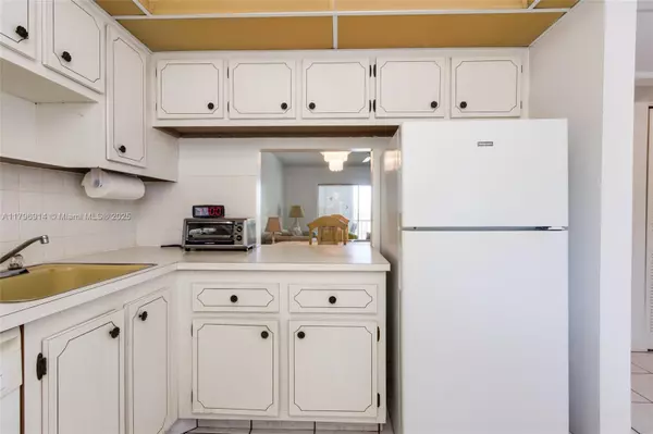 Margate, FL 33063,1005 Country Club Dr #307