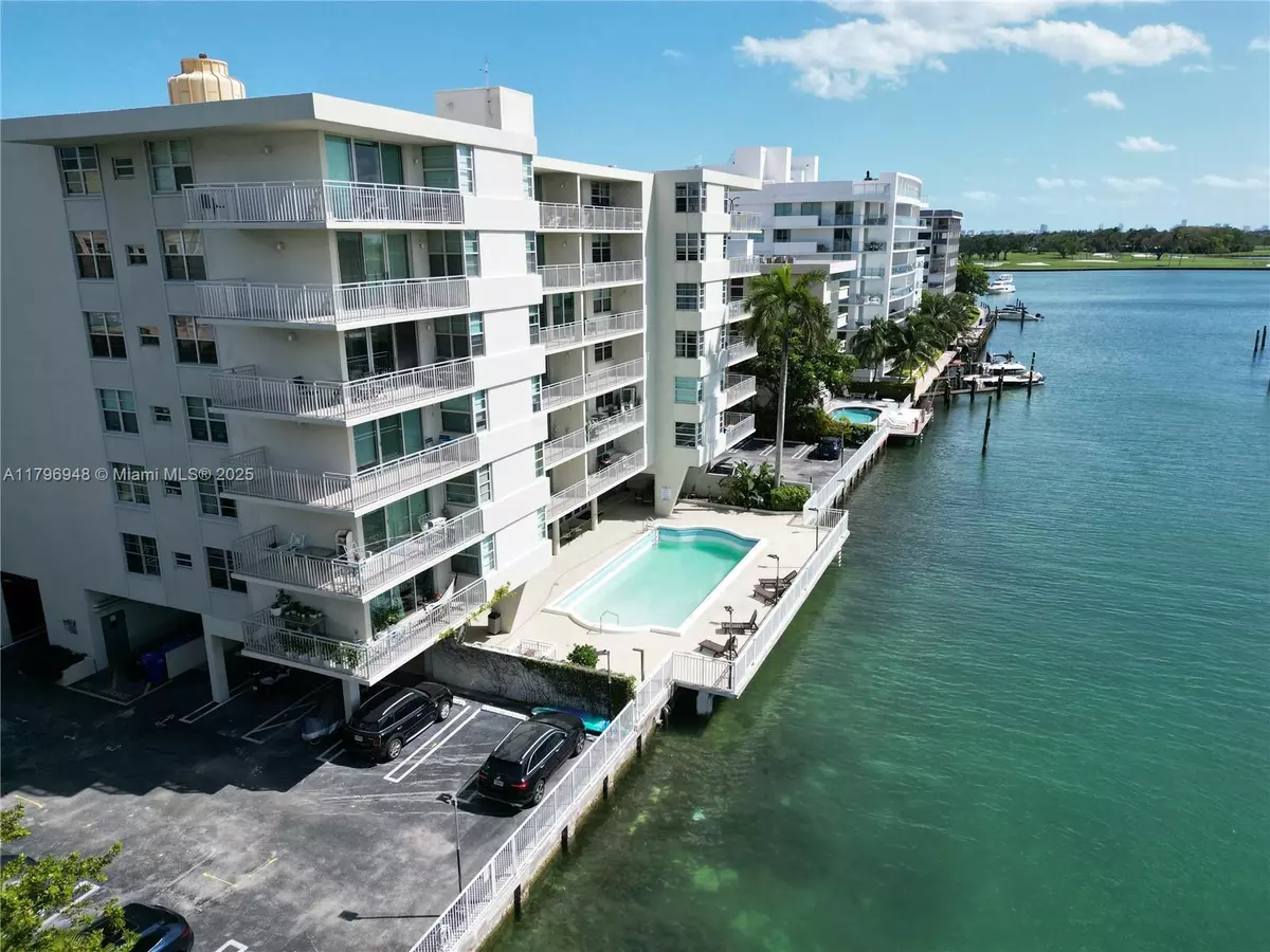 Bay Harbor Islands, FL 33154,9500 W Bay Harbor Dr #6B