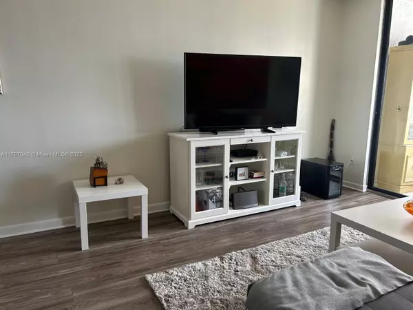 Lauderdale Lakes, FL 33311,2851 Somerset Dr #307