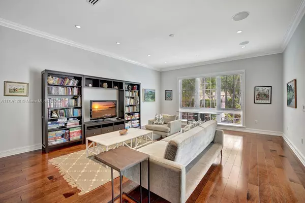 Key Biscayne, FL 33149,797 Ridgewood Rd
