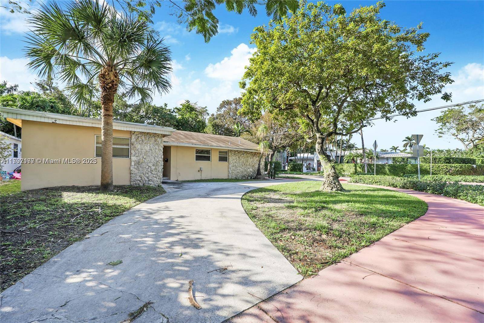 Miami Beach, FL 33140,920 W 47th St