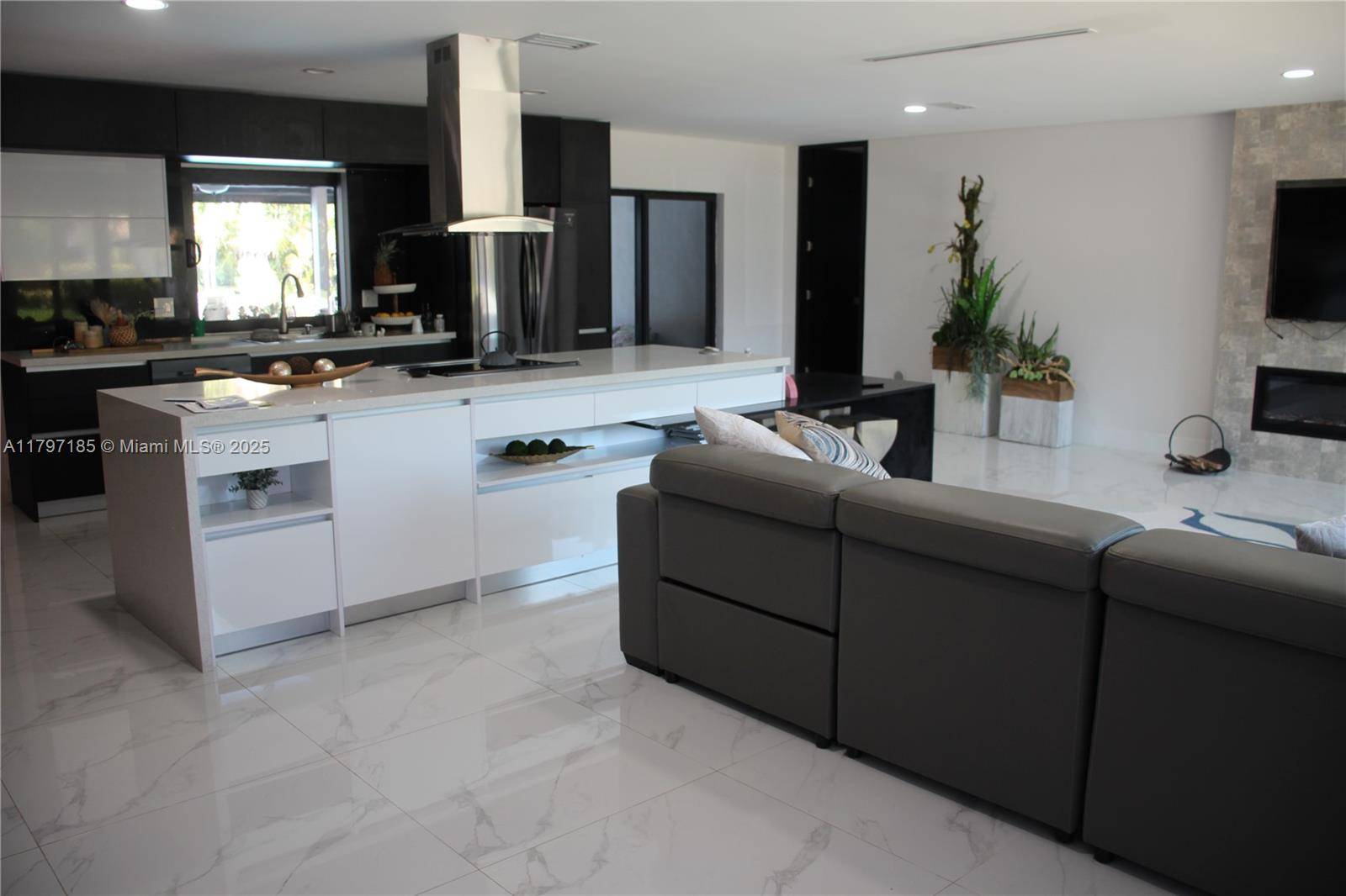 Plantation, FL 33317,7261 NW 6th Ct