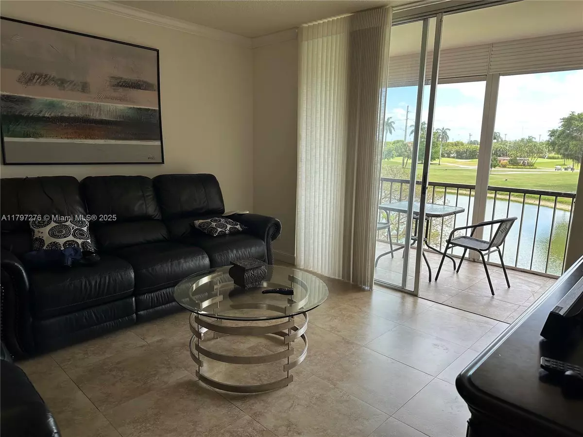 Pembroke Pines, FL 33025,9320 S Hollybrook Lake Dr #303