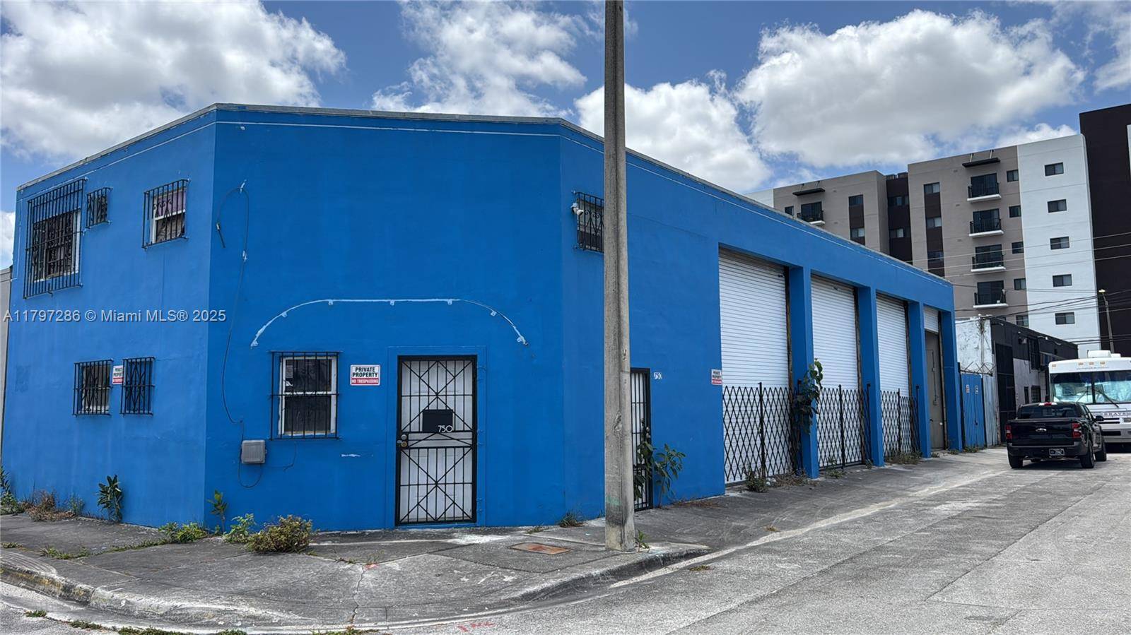 748 NW 24th St, Miami, FL 33127