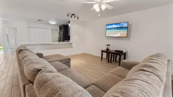 Pembroke Pines, FL 33026,10854 NW 8th St