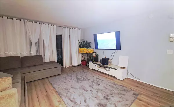 Hallandale Beach, FL 33009,450 GOLDEN ISLES DR #2H