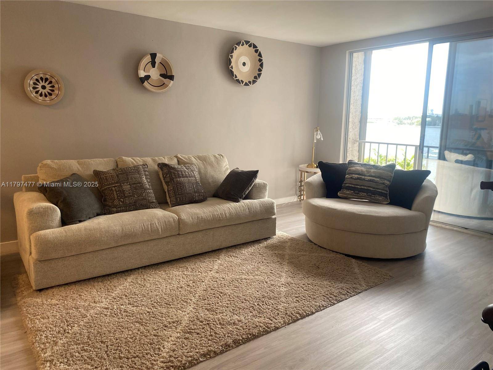 Miami Beach, FL 33139,800 West Ave #533