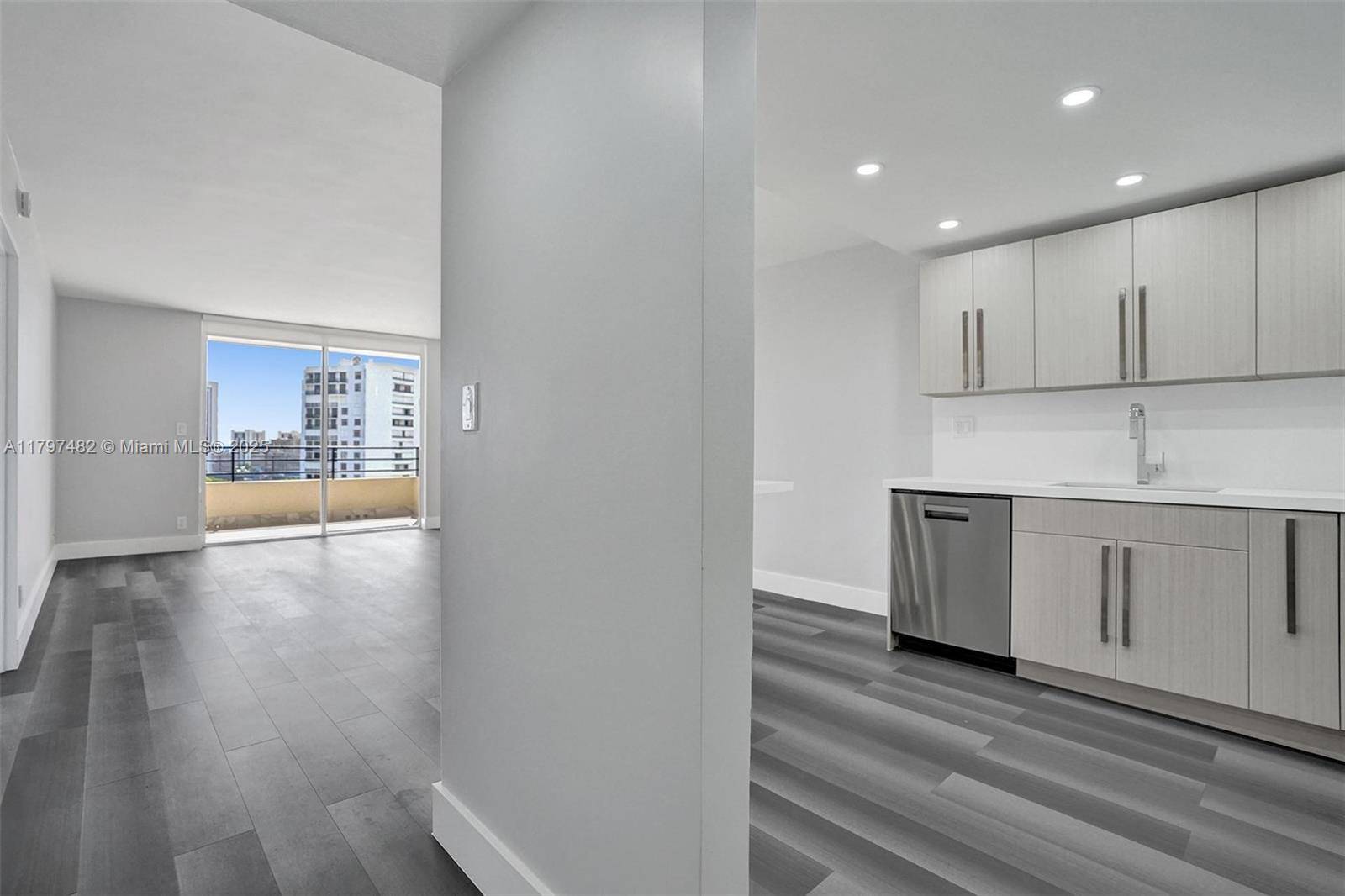 Hallandale Beach, FL 33009,500 Three Islands Blvd #1201