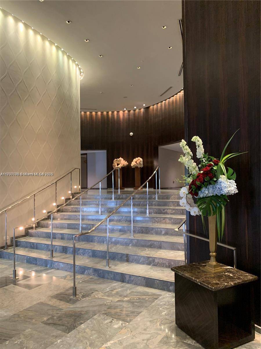 Sunny Isles Beach, FL 33160,17201 Collins Ave #1605