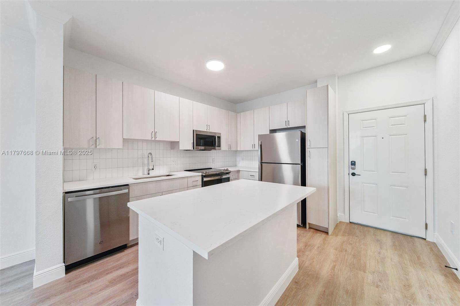 Pembroke Pines, FL 33025,10170 SW 7th St #39-409