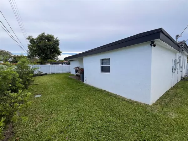 North Miami Beach, FL 33179,18361 NE 20th Pl #18361