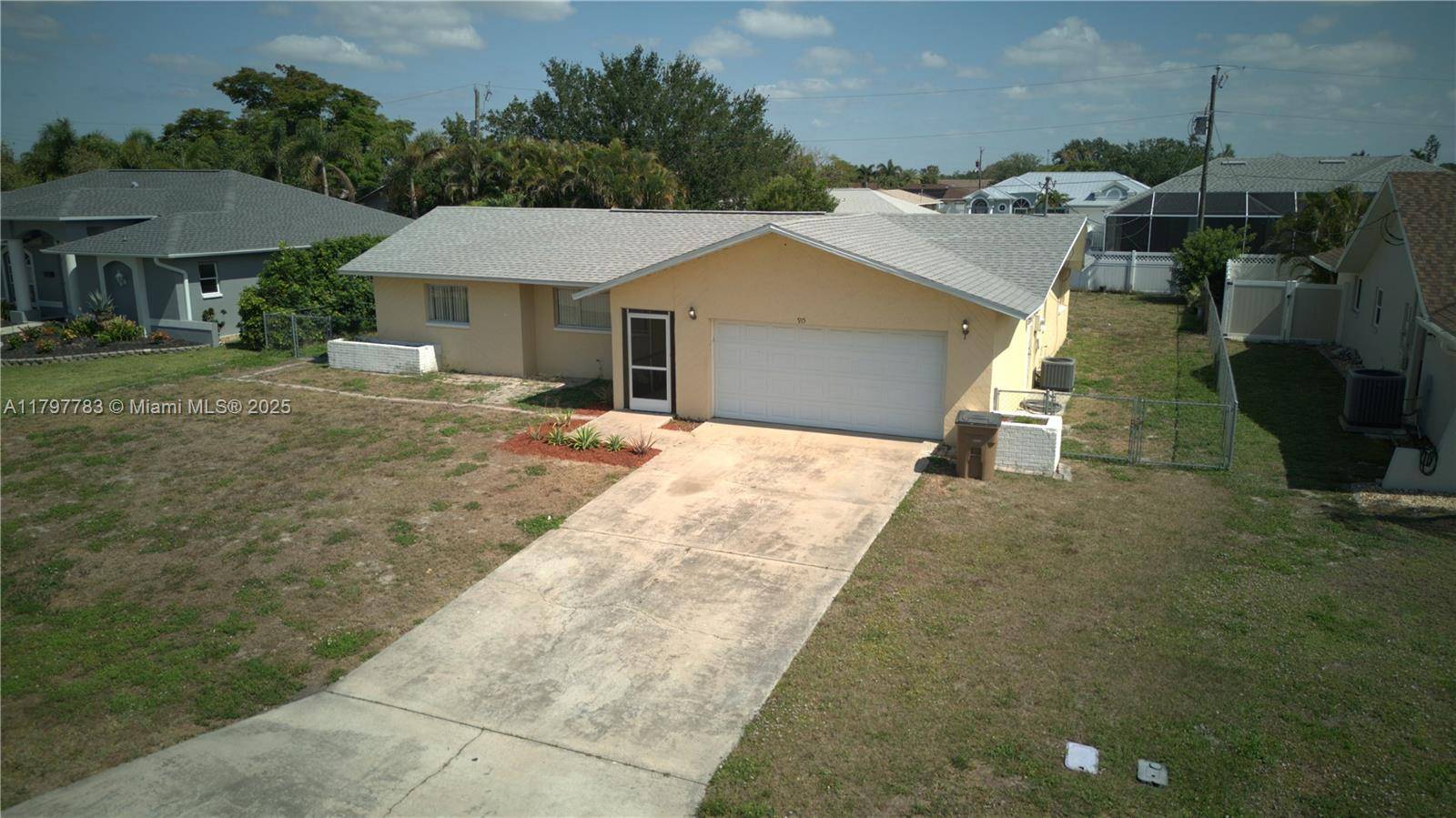Cape Coral, FL 33990,915 SE 20 Street