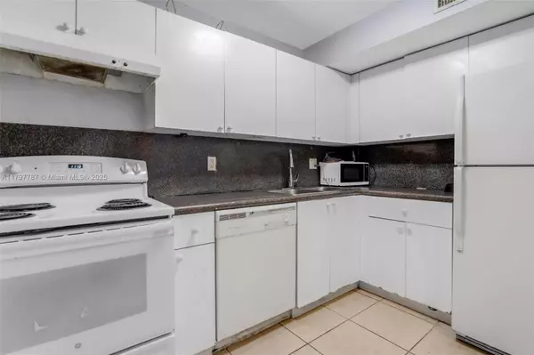 Sunrise, FL 33351,4235 N University Dr #115