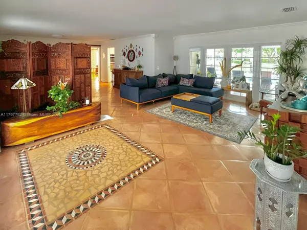Pinecrest, FL 33156,11025 SW 70th Ave