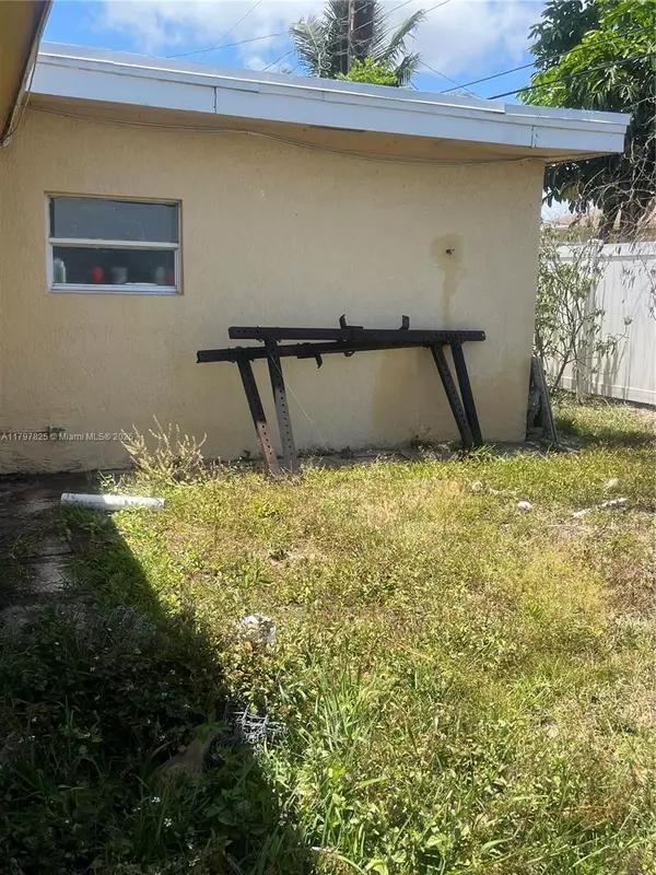 Hollywood, FL 33020,Address not disclosed
