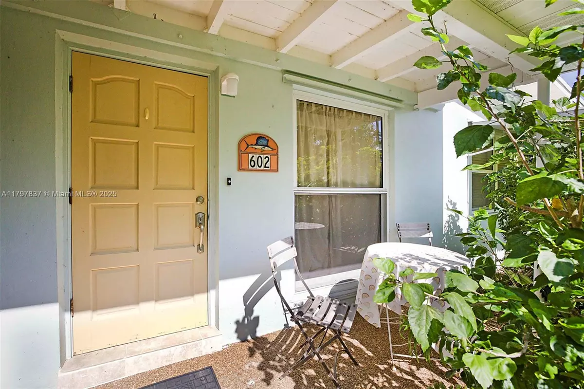 Jupiter, FL 33458,602 S Caloosahatchee Ave