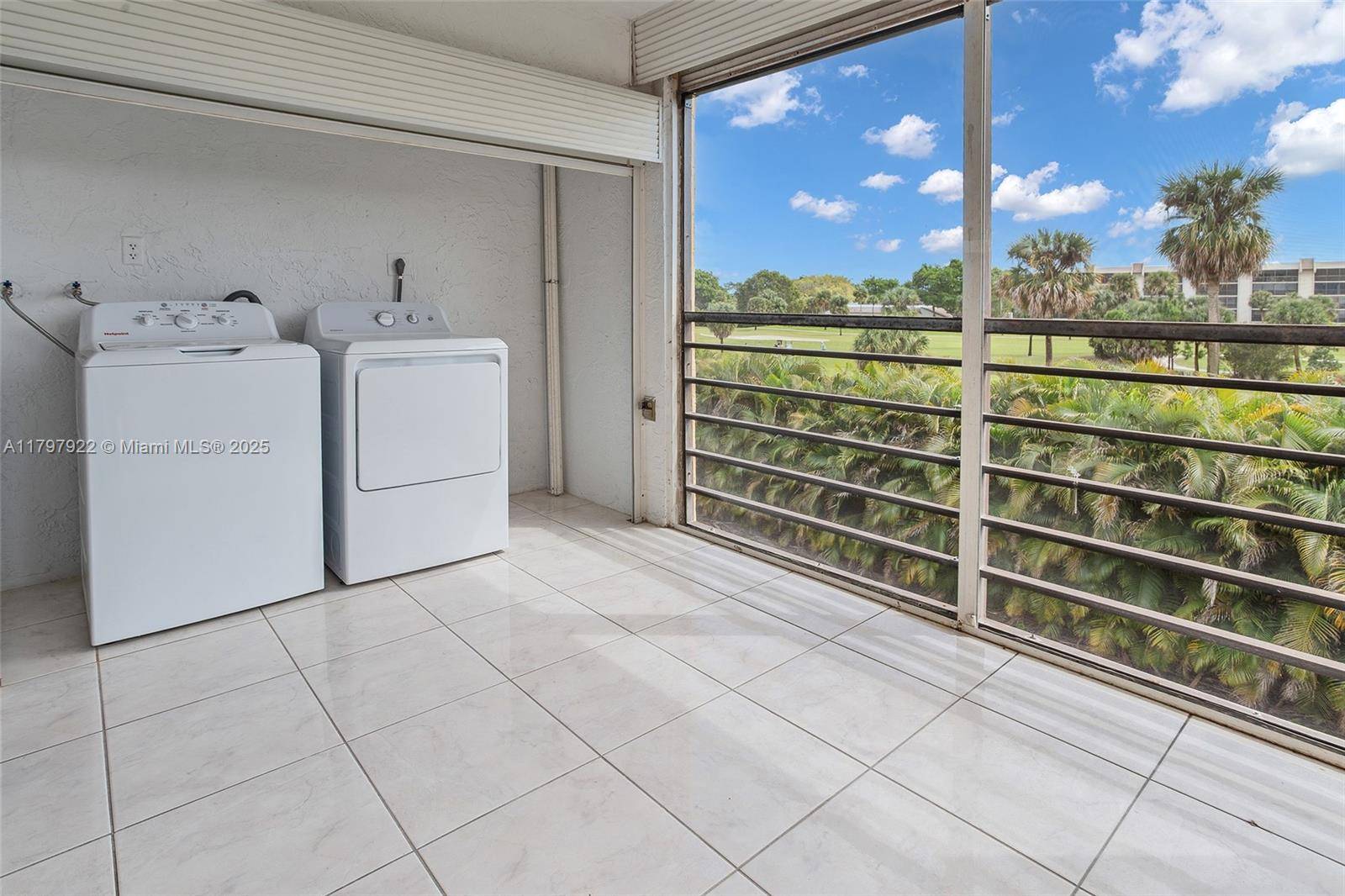Boca Raton, FL 33428,9370 SW 8th St #222