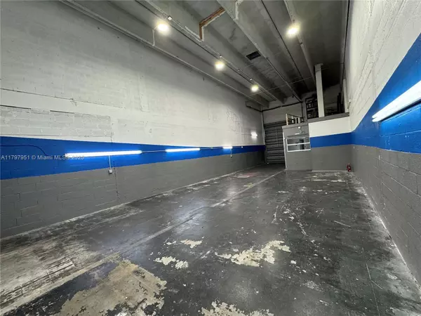 Hialeah Gardens, FL 33018,8726 NW 119th St #8