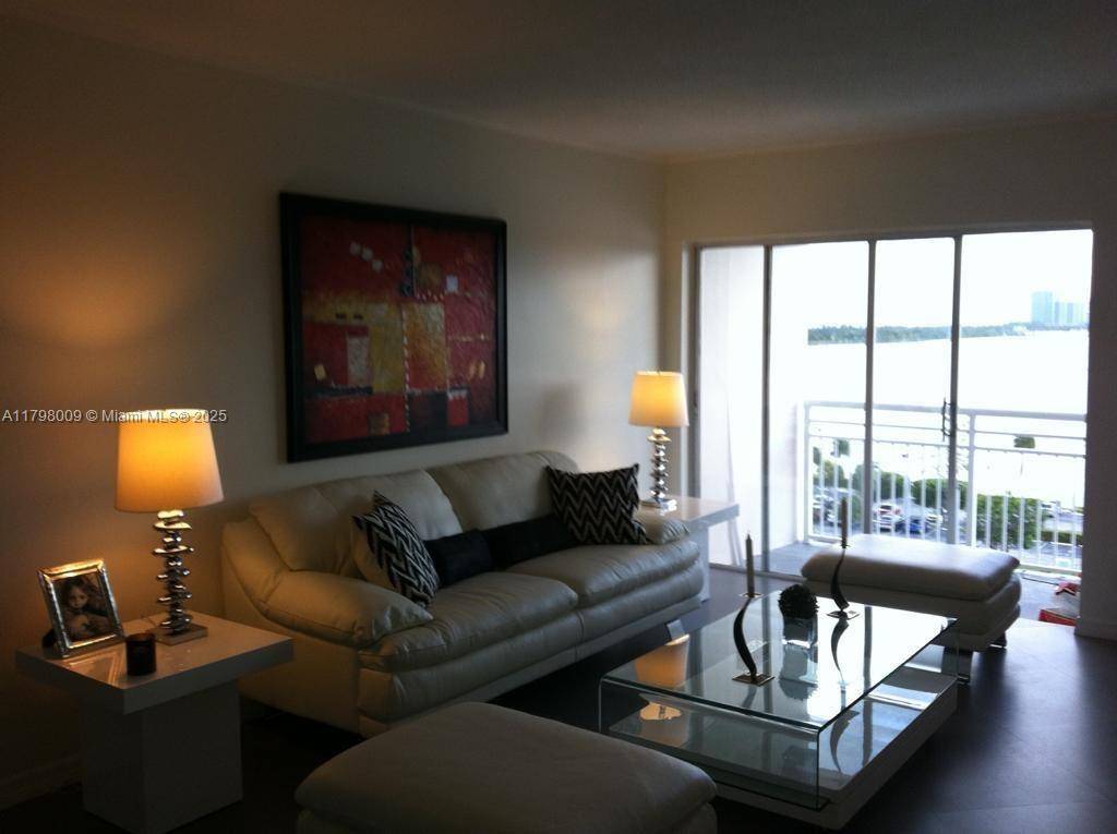 Sunny Isles Beach, FL 33160,400 Kings Point Dr #810