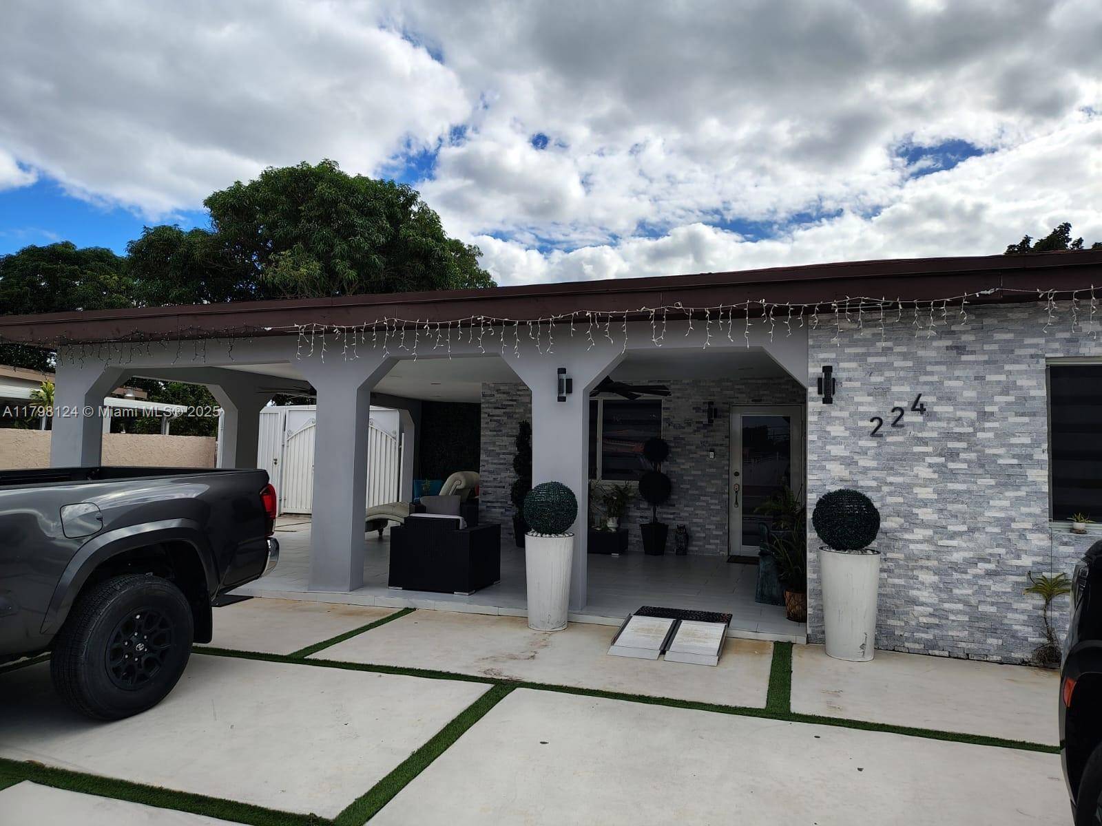 Hialeah, FL 33013,224 E 42nd St
