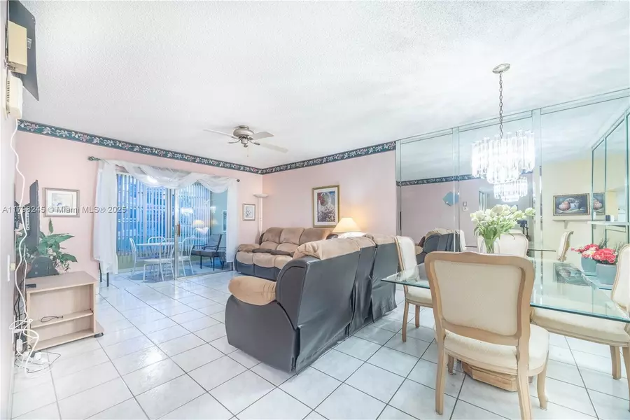 4701 NW 34th St #401, Lauderdale Lakes, FL 33319