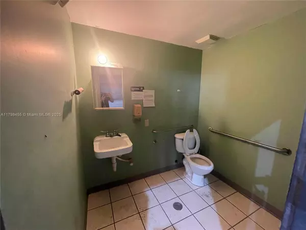 Dania Beach, FL 33004,212 N Federal Hwy