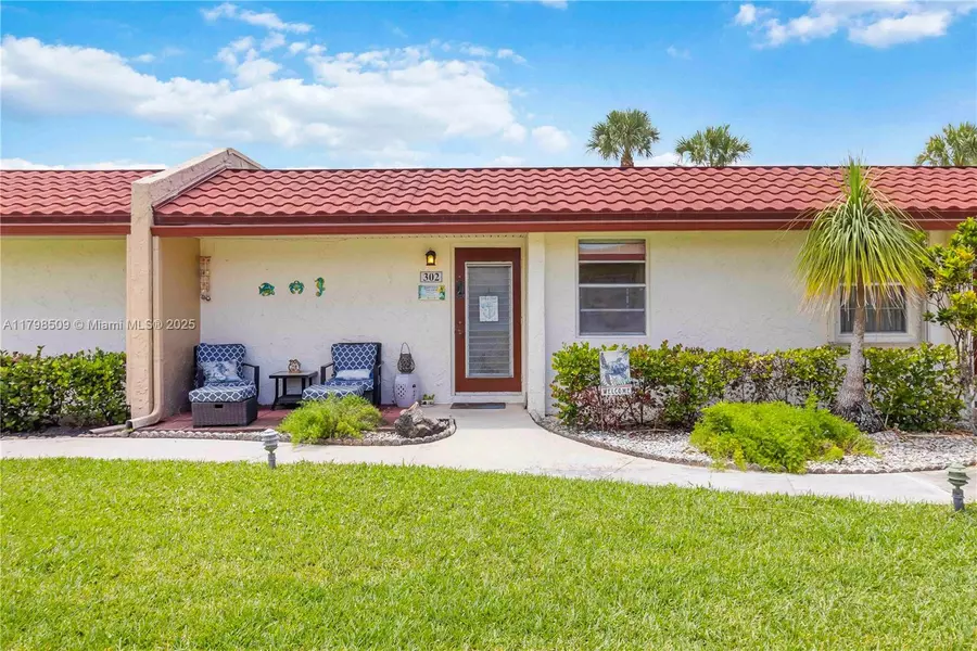302 Lake Evelyn Dr, West Palm Beach, FL 33411