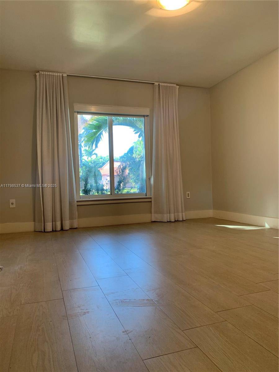Doral, FL 33178,10335 NW 46th St