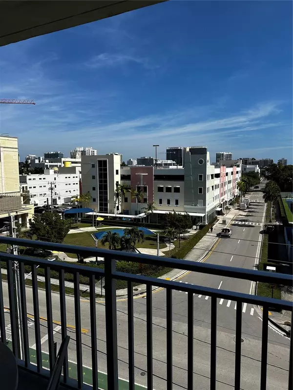 Bay Harbor Islands, FL 33154,9500 W Bay Harbor Dr #6F