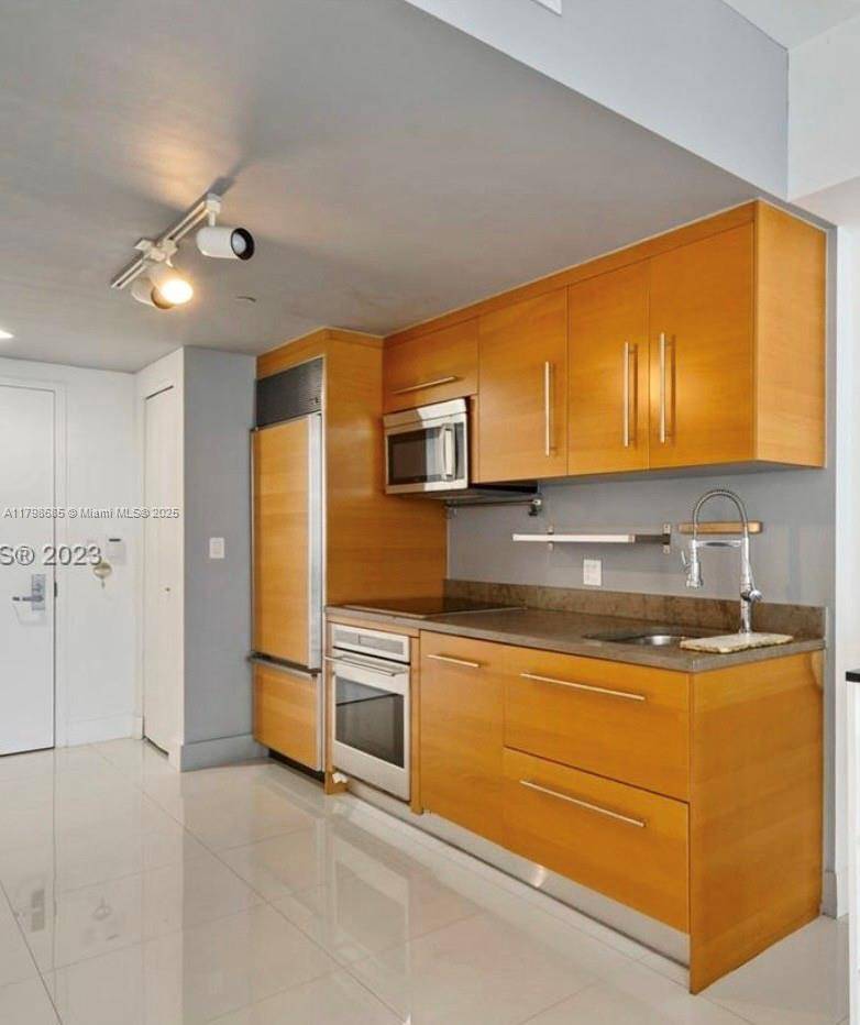 475 Brickell Ave #3010, Miami, FL 33131
