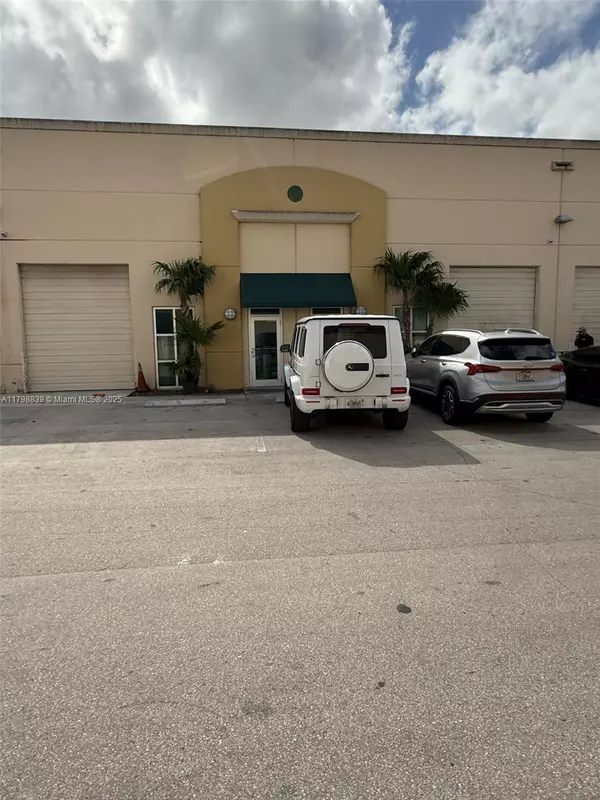 Davie, FL 33324,10428 W State Road 84