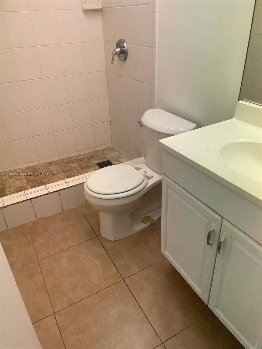 810 SW 73rd Ave, North Lauderdale, FL 33068