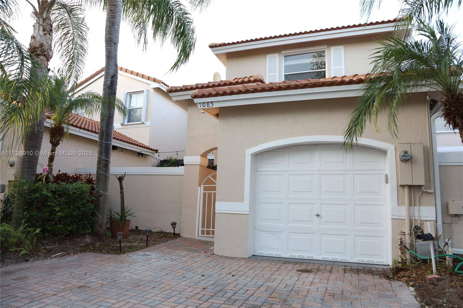 Hollywood, FL 33019,1085 River Birch St